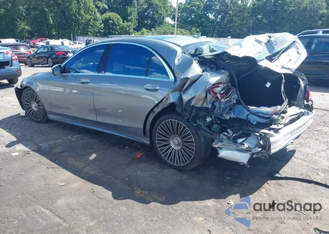 2015 Mercedes-Benz S 550 z USA, uszkodzony, nr VIN WDDUG8CB3FA183248